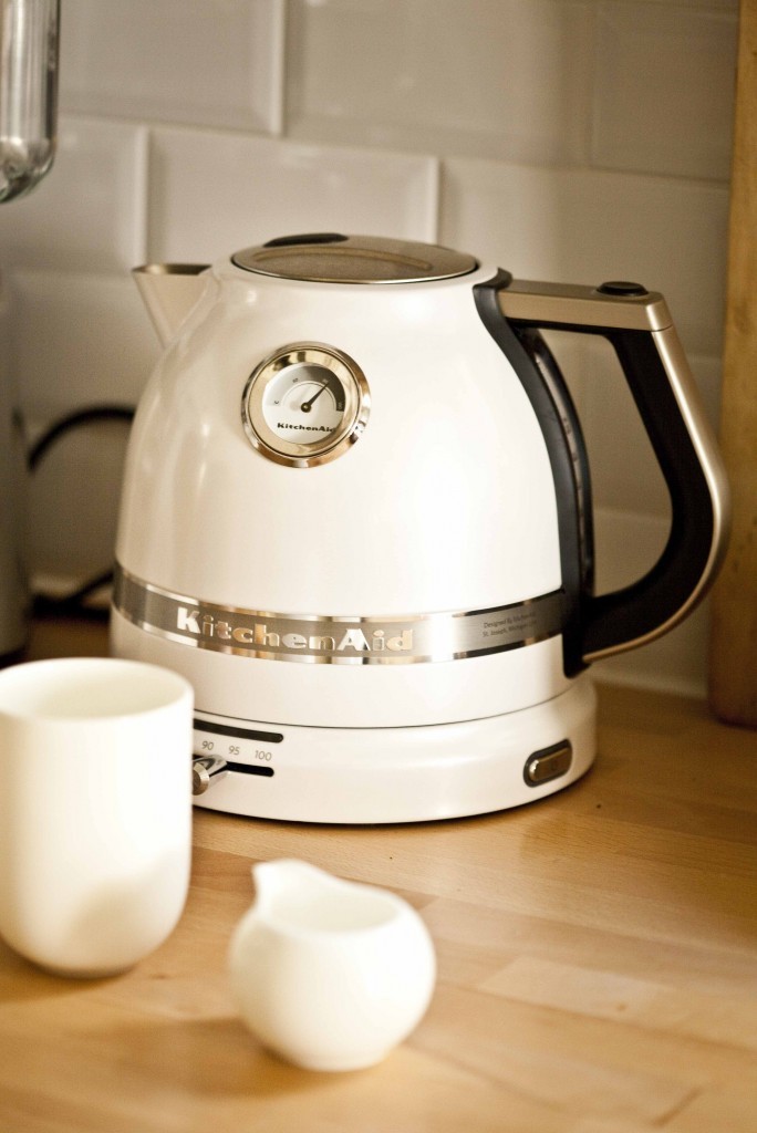 7 astuces de grands-mères pour tenir sa maison 6 Bouilloire-Kitchenaid-21