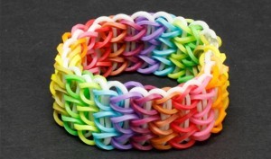 10 idées de bracelets tendances et faciles à faire 3 rainbow-loom