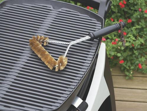 12 astuces originales pour nettoyer efficacement votre maison 3 entretien-barbecue-main