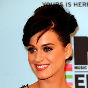 Se maquiller en fonction de la forme de son visage 7 visage-en-losange-katy-perry-4116423aeyey_2041