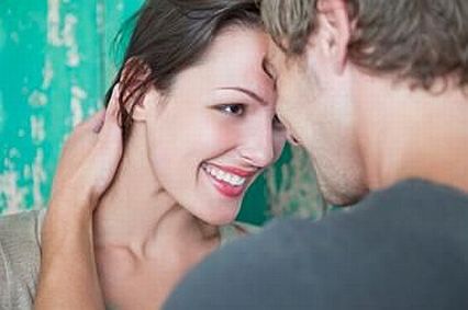 13 petites choses qui rendent les femmes heureuses 6 Complimenter-une-femme