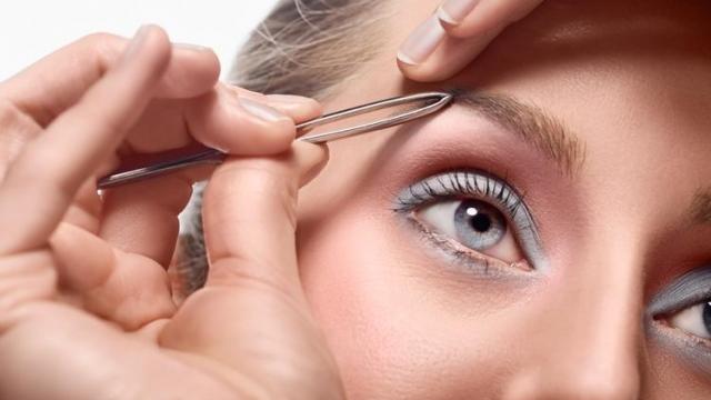 16 astuces sourcils pour débutantes (et les autres) 4 P0D2273891G
