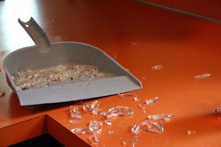 3 astuces nettoyage que vous ne connaissiez pas 4 3-astuces-nettoyage-bris-de-verre-pain-450x300