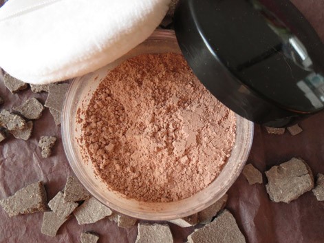 6 Recettes pour fabriquer votre propre maquillage et soin 2 O472313_fond-teint-minéral-web