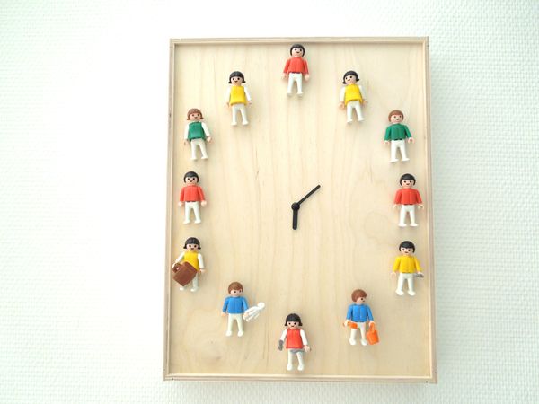 clock-with-figurines