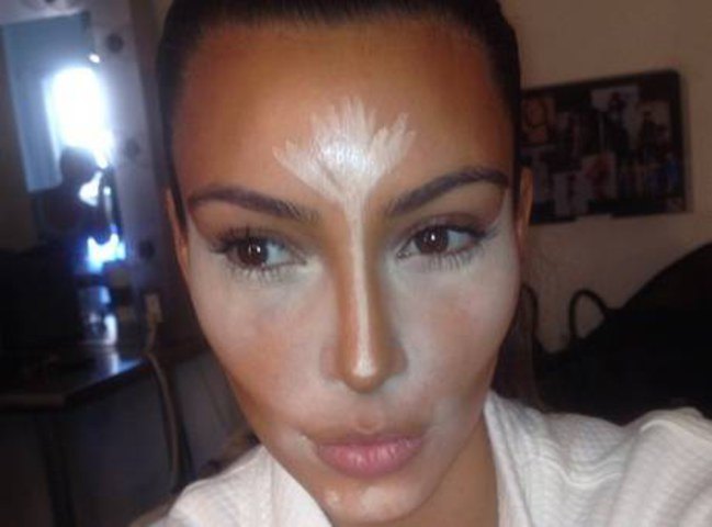 contouring-le-secret-make-up-de-kim-kardashian-143825_w650