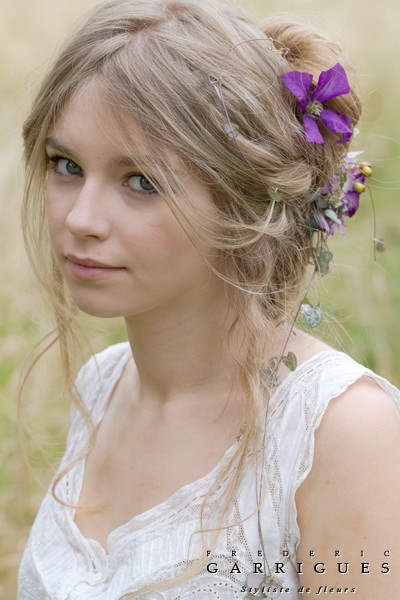 07-coiffure-mariée-fleurs-bijoux-floraux-frederic-garrigues-2