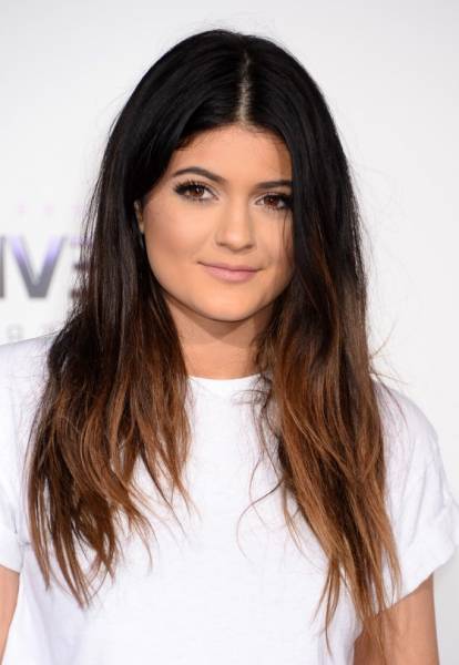 Kylie-Jenner-Casual-Black-to-Brown-Ombre-Hair-for-Round-Faces