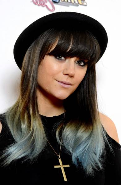 Lilah-Parsons-Funky-Brunette-to-Dark-Blue-Ombre-Hair-with-Blunt-Bangs1