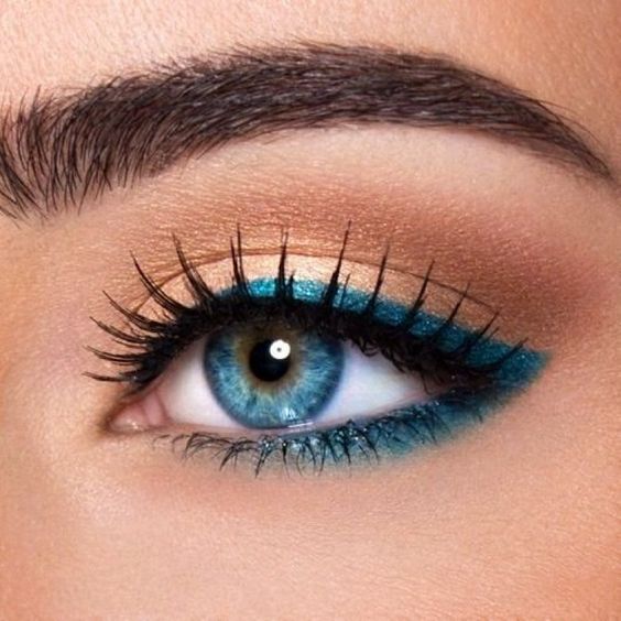 34 idées de maquillage pour illuminer les yeux bleus 35