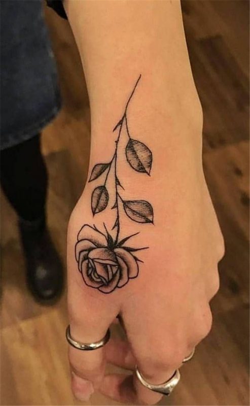 175 top idées de petits tatouages pour femmes 113