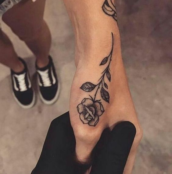 175 top idées de petits tatouages pour femmes 52