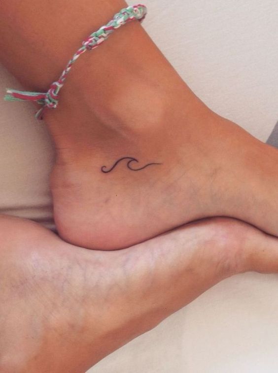 79 petits tatouages discrets et minimalistes qui prouvent que moins c'est plus 12