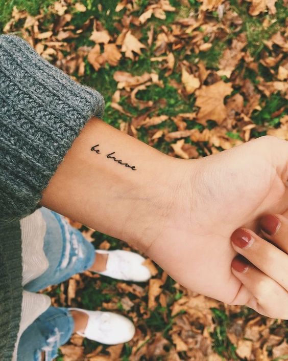 79 petits tatouages discrets et minimalistes qui prouvent que moins c'est plus 21 79 petits tatouages discrets et minimalistes qui prouvent que moins c'est plus 21