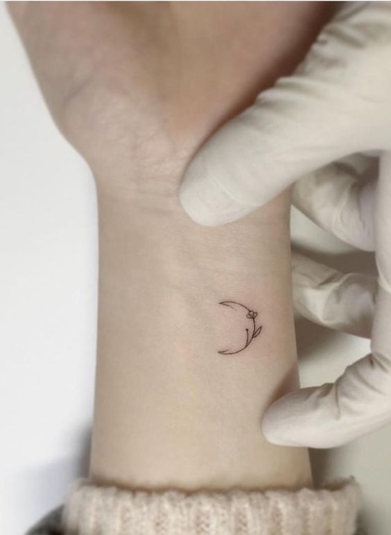 79 petits tatouages discrets et minimalistes qui prouvent que moins c'est plus 32