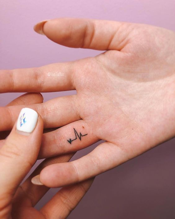 79 petits tatouages discrets et minimalistes qui prouvent que moins c'est plus 36