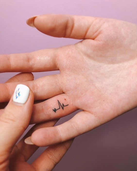79 petits tatouages discrets et minimalistes qui prouvent que moins c'est plus 36 79 petits tatouages discrets et minimalistes qui prouvent que moins c'est plus 36