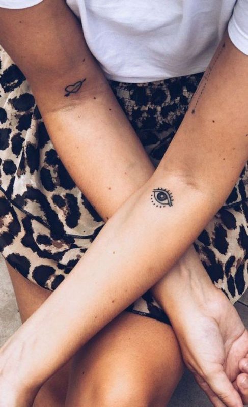 79 petits tatouages discrets et minimalistes qui prouvent que moins c'est plus 40