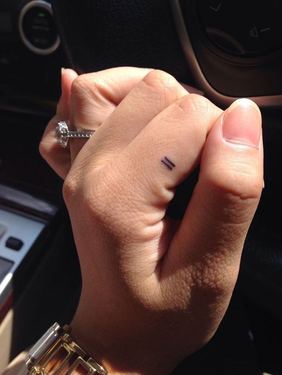 79 petits tatouages discrets et minimalistes qui prouvent que moins c'est plus 49