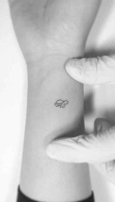 79 petits tatouages discrets et minimalistes qui prouvent que moins c'est plus 73