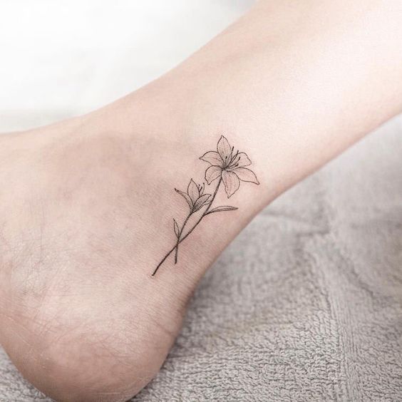 100 top idées de tatouages fleur 85