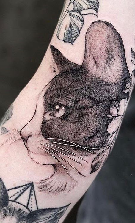 100 idées de tatouages pour les amoureux des chats 58