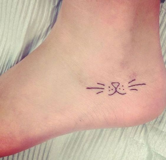 100 idées de tatouages pour les amoureux des chats 9