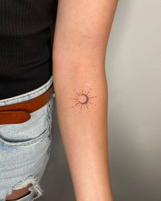 100 top idées de tatouages soleil 32
