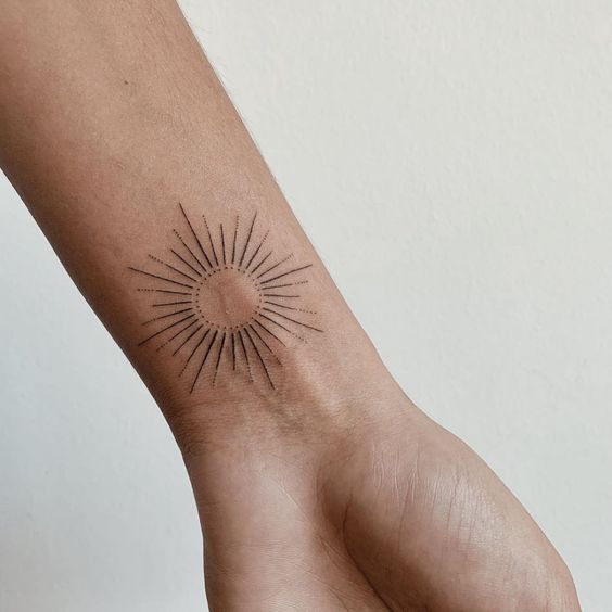 100 top idées de tatouages soleil 40