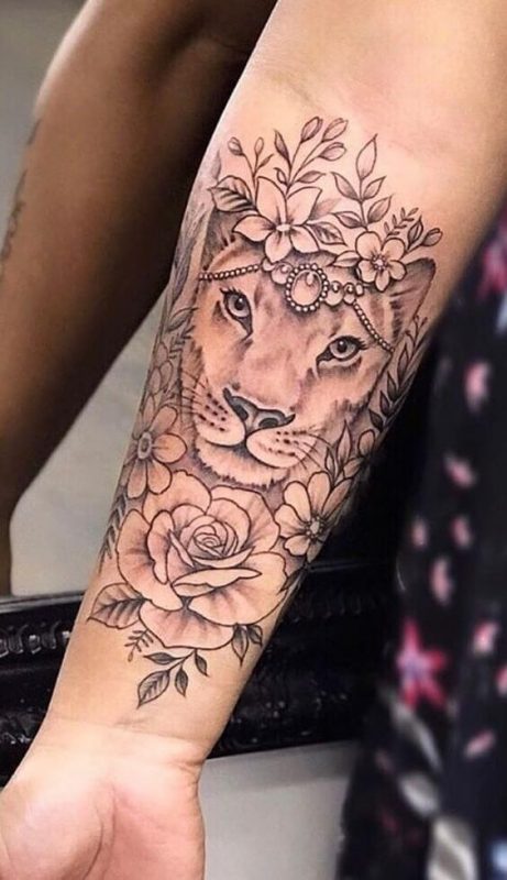 100 top idées de tatouages lion femme 62