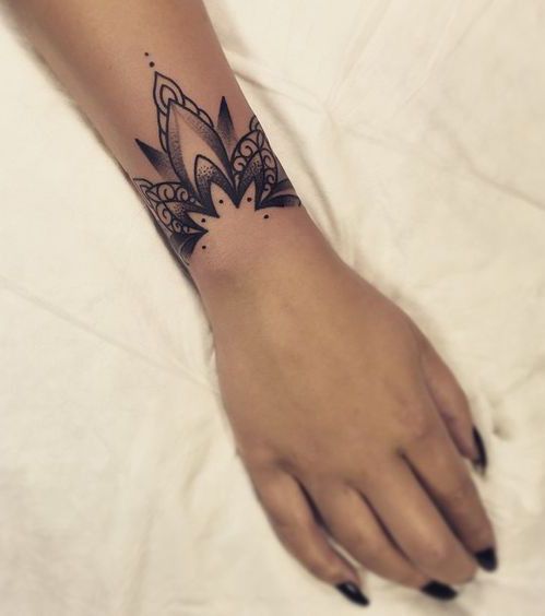175 top idées de tatouages bras pour femme 103