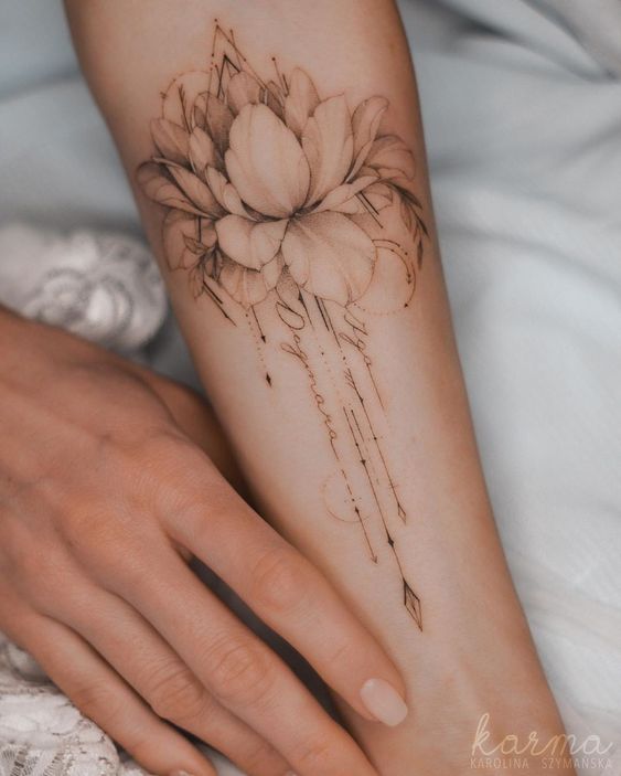 175 top idées de tatouages bras pour femme 146