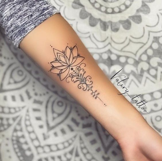 175 top idées de tatouages bras pour femme 154