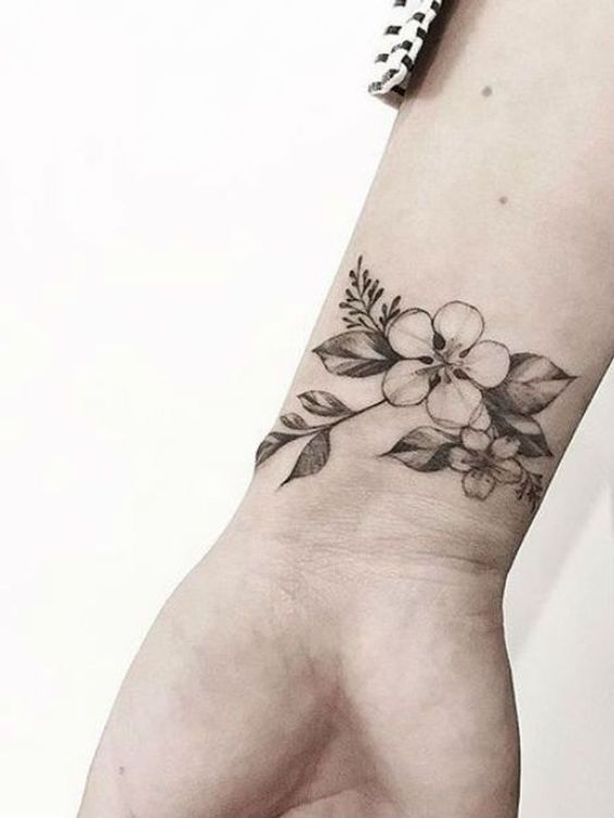 175 top idées de tatouages bras pour femme 162