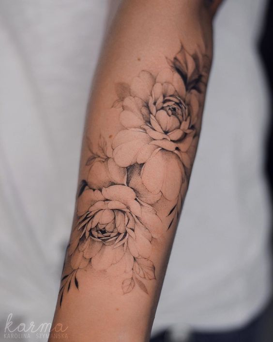 175 top idées de tatouages bras pour femme 19