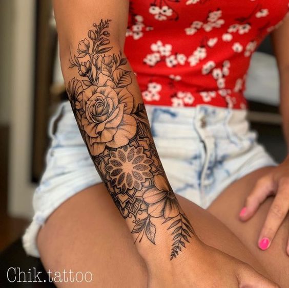 175 top idées de tatouages bras pour femme 31