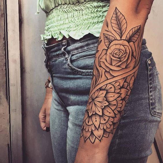 175 top idées de tatouages bras pour femme 44