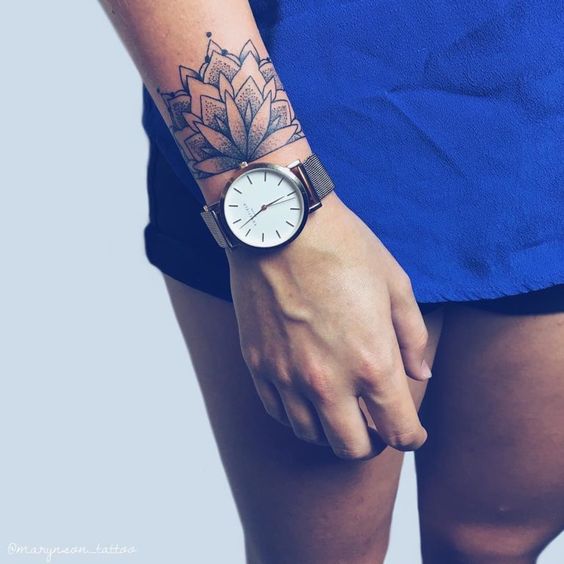 175 top idées de tatouages bras pour femme 52