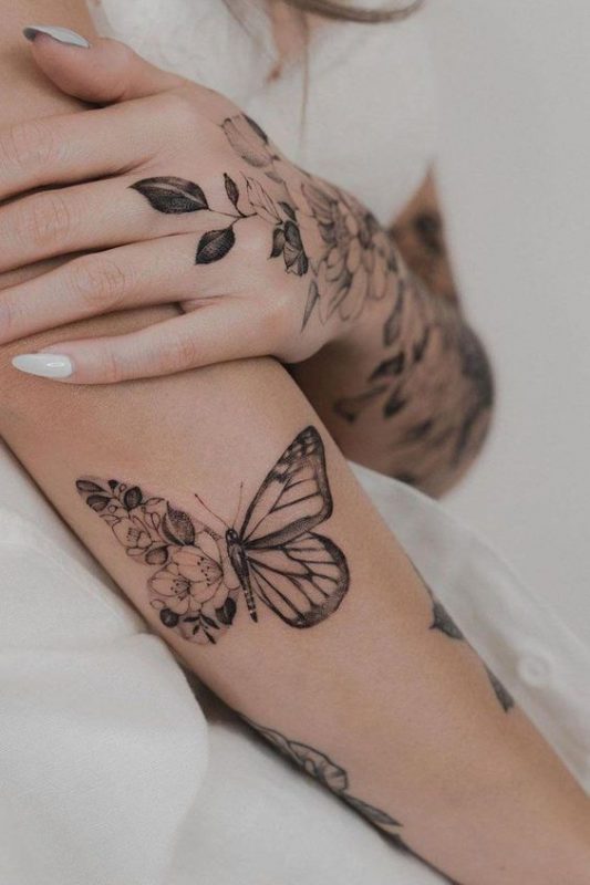 175 top idées de tatouages bras pour femme 10