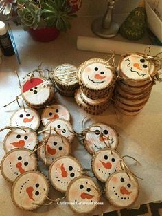 33 Décorations de Noël à faire soi-même avec des buches de bois 12 33 Décorations de Noël à faire soi-même avec des buches de bois 12
