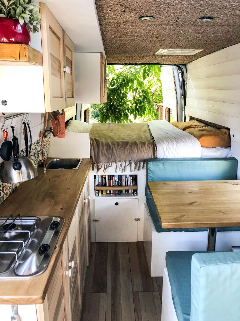 30 vans aménagés qui se transforment en caravane 2