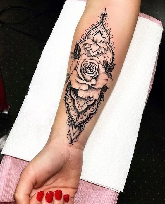 50 top idées de tatouages fleur de lotus 23