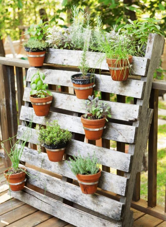 28 idées pour fabriquer une jardinière en palettes 13