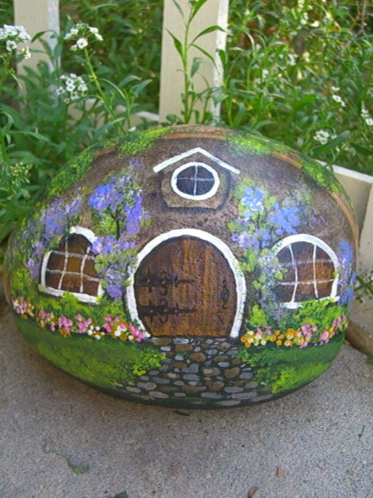35 idées pour décorer votre jardin avec des pierres peintes 33