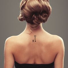50 top idées de tatouages nuque pour femme 39