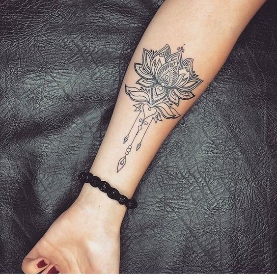 50 top idées de tatouages fleur de lotus 40