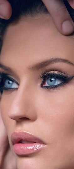 41 top idées de maquillage pour embellir vos yeux bleus 28