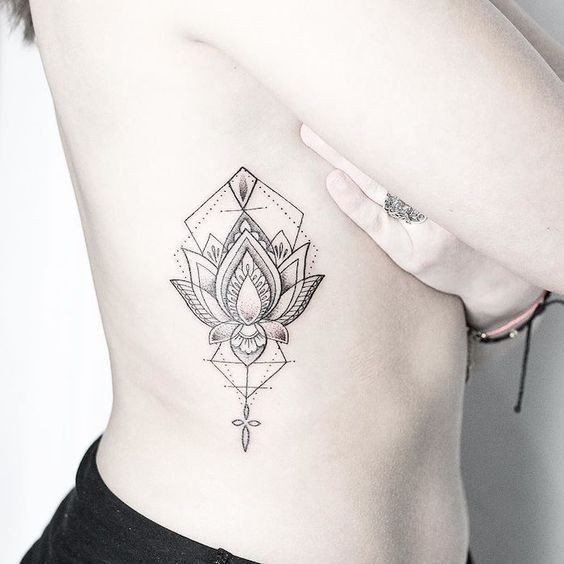 50 top idées de tatouages fleur de lotus 48