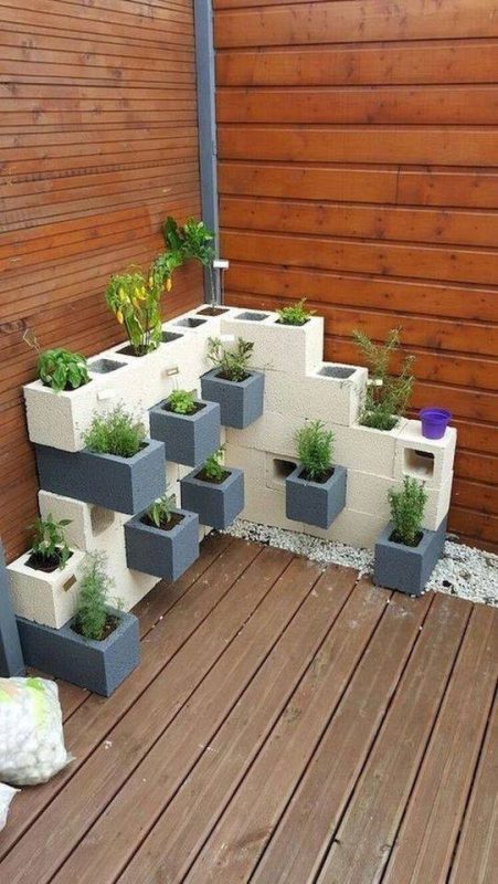 84 idées pour décorer le jardin avec des blocs en béton 47