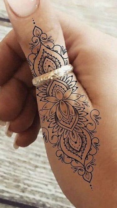Les 100 plus beaux tatouages mandala pour femme 11